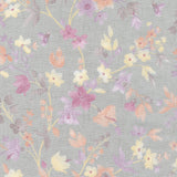 Fiorenza – Akryldug med pastelblomster på grå hørlook, mønster