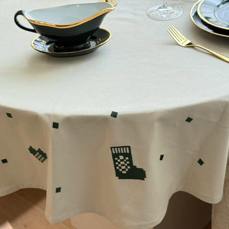 Julia Grøn - Broderet juledug/juletræstæppe Ø 140 cm, nærbillede