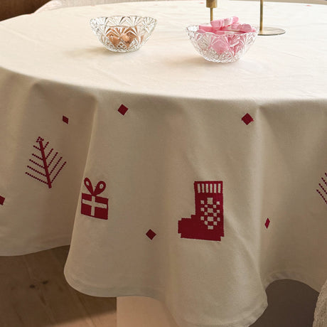 Julia Rød - Broderet juledug/juletræstæppe Ø 140 cm, nærbillede