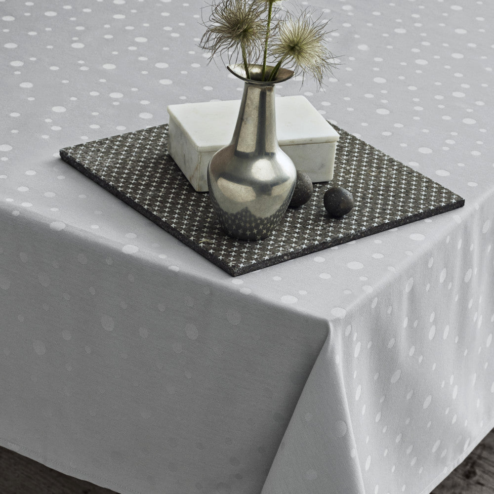 Juna Dot Light Grey Damaskdug med Prikker - 140 x 320 cm