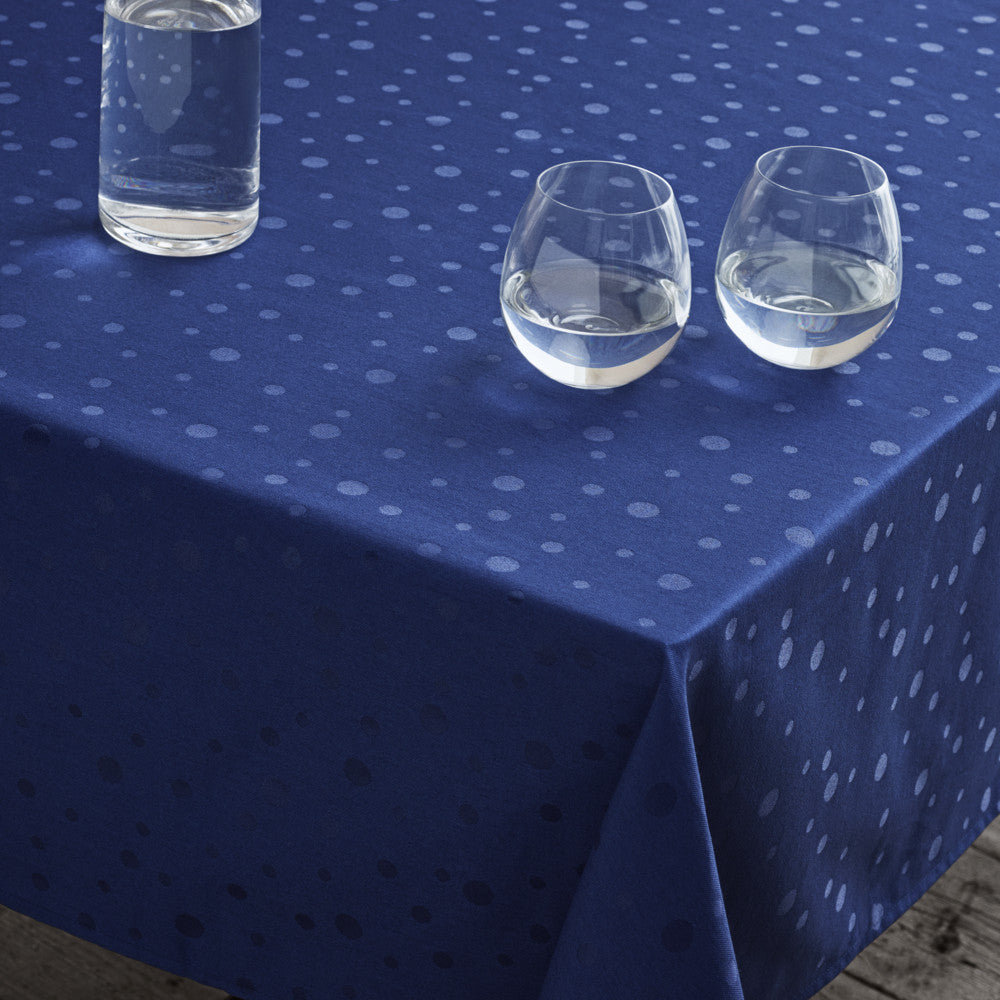 Juna Dot Twilight Blue Damaskdug med Prikker - 140 x 320 cm
