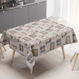 Killingegalleri – Beige voksdug med killinger i rammer, miljø