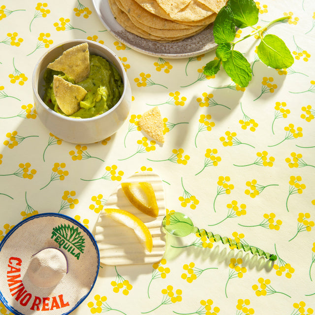 Mimosi Vanilla - Captain Cook voksdug med små grafiske blomster, nærbillede