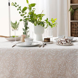 Naya Naturel – Stofdug i hørlook med diskret bladmønster – 140 x 240 cm, nærbillede