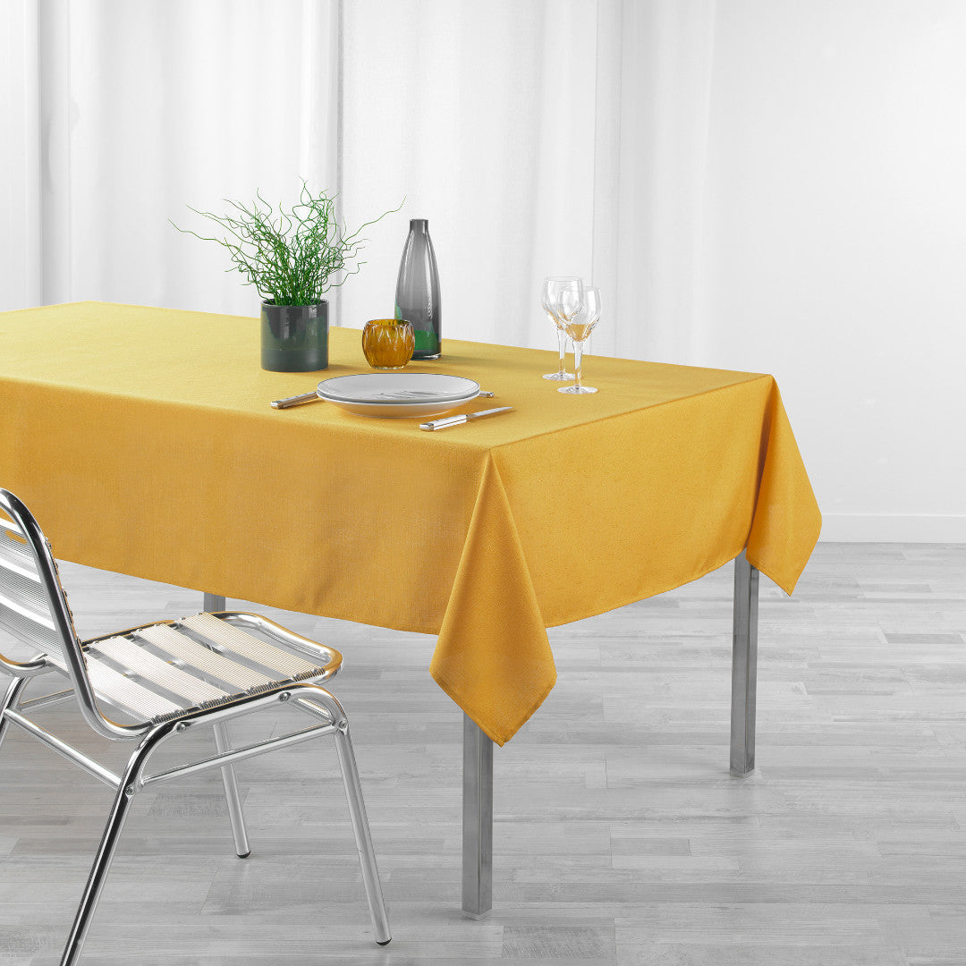 Newton Mustard Påskedug – 140 x 250 cm, miljø