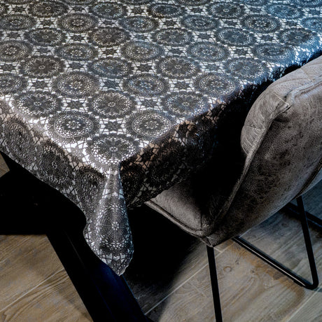 Noir Chantilly – Sort blondevoksdug med grafisk rosetmønster, hjørne