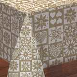 Nordfavn Christmas Carols Guld – Julevoksdug med nordisk julemønster, hjørne