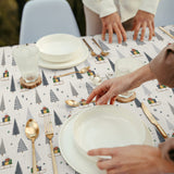 Nordfavn Pine – Juleakryldug med juletræer og slæder, borddækning