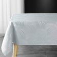 Plumette Grey – Damaskdug med vævet palmebladsmønster – 140 x 240 cm