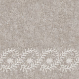 Silva Beige – Beige voksdug med elegant ornamentbort, mønster