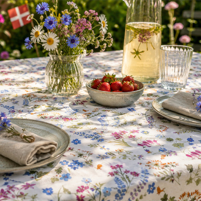 Sommereng – Sommervoksdug med vilde blomster, miljø