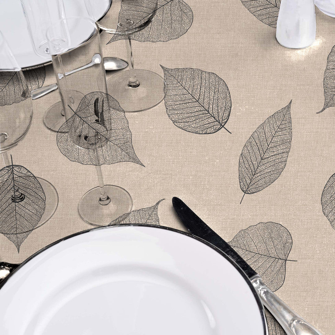 Textilia Feuillys – Rund voksdug i hørlook med sorte stregblade, Ø 155 cm, nærbillede