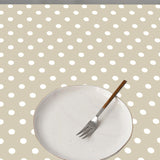 Top Dots Beige - Lys beige voksdug med hvide prikker, miljø