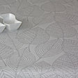 Amberes Jacquard, grå blade.  Jacquard vævet akryldug med grå stregblade på naturfarvet bund