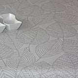 Amberes Jacquard, grå blade.  Jacquard vævet akryldug med grå stregblade på naturfarvet bund