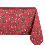Christmas Greenery Rød – Juledug med antiplet 150 x 300 cm, modelbillede