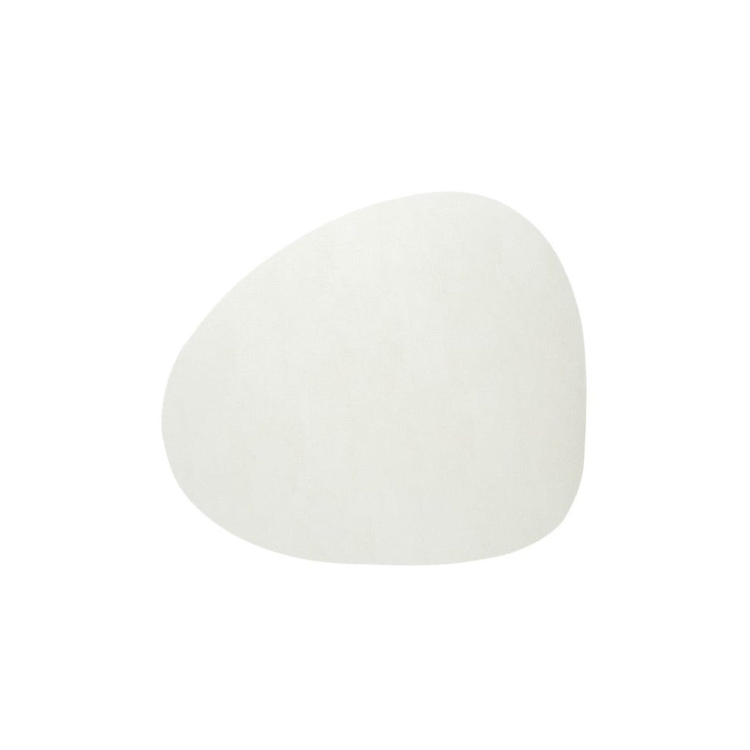 Dækkeserviet i genanvendt læder – Pebble Hvid 46 × 40 cm, model