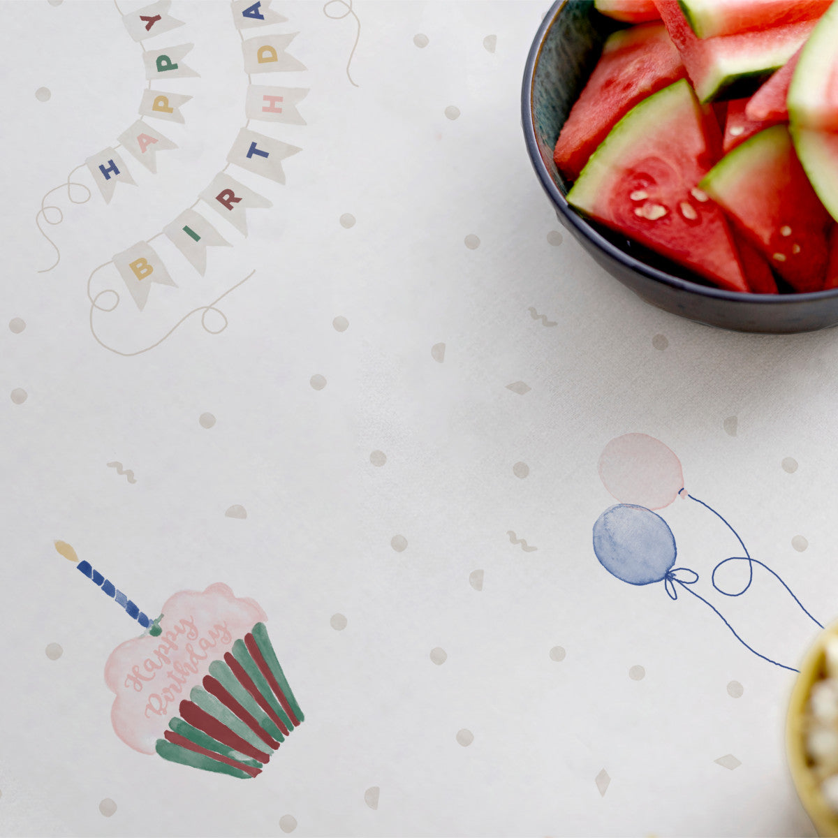 Södahl fødselsdagsdug - Hooray Multi, akryldug i 100% bomuld med antiskrid, mønster