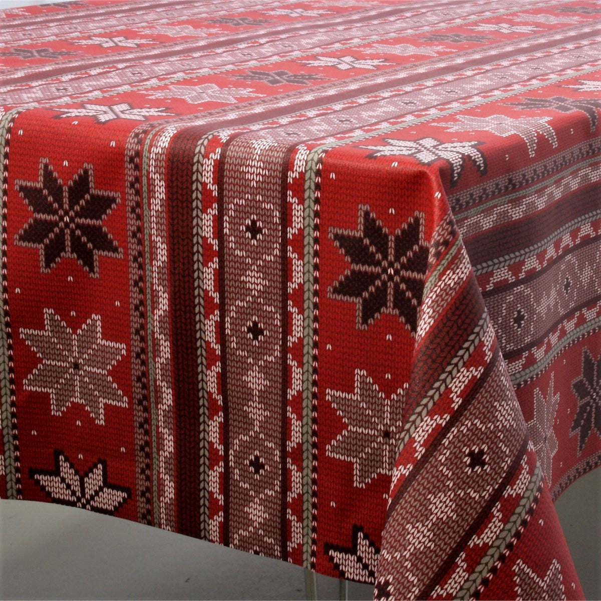 LÆNGDE: 1,55 meter - Juledug Lausanne rød, akryldug med julestrik - 155 cm bred