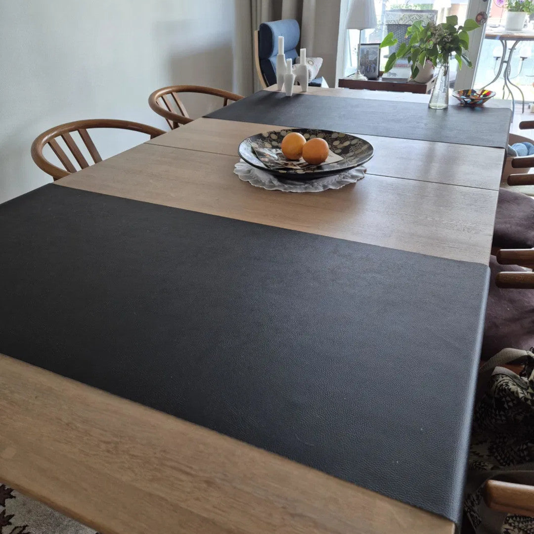 Kunstlæder Noblessa bordløber - Ekstra kraftig Dinner 4 two - 50 x 140 cm - Sort