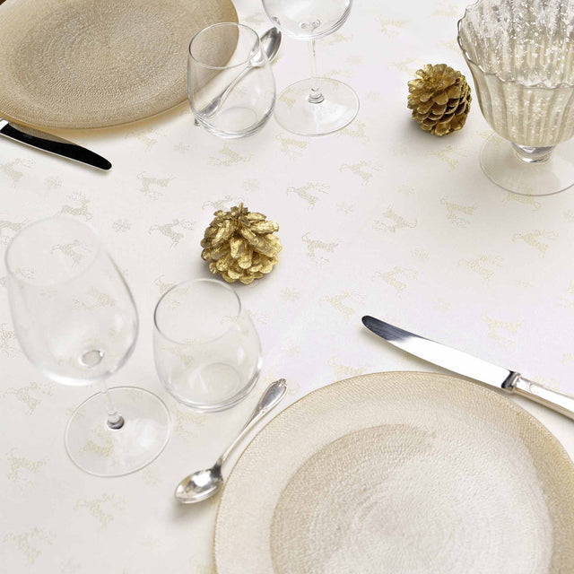 Les Rennes Metallic Natural 140 x 250 cm, rektangulær Juledugdug, opdækning