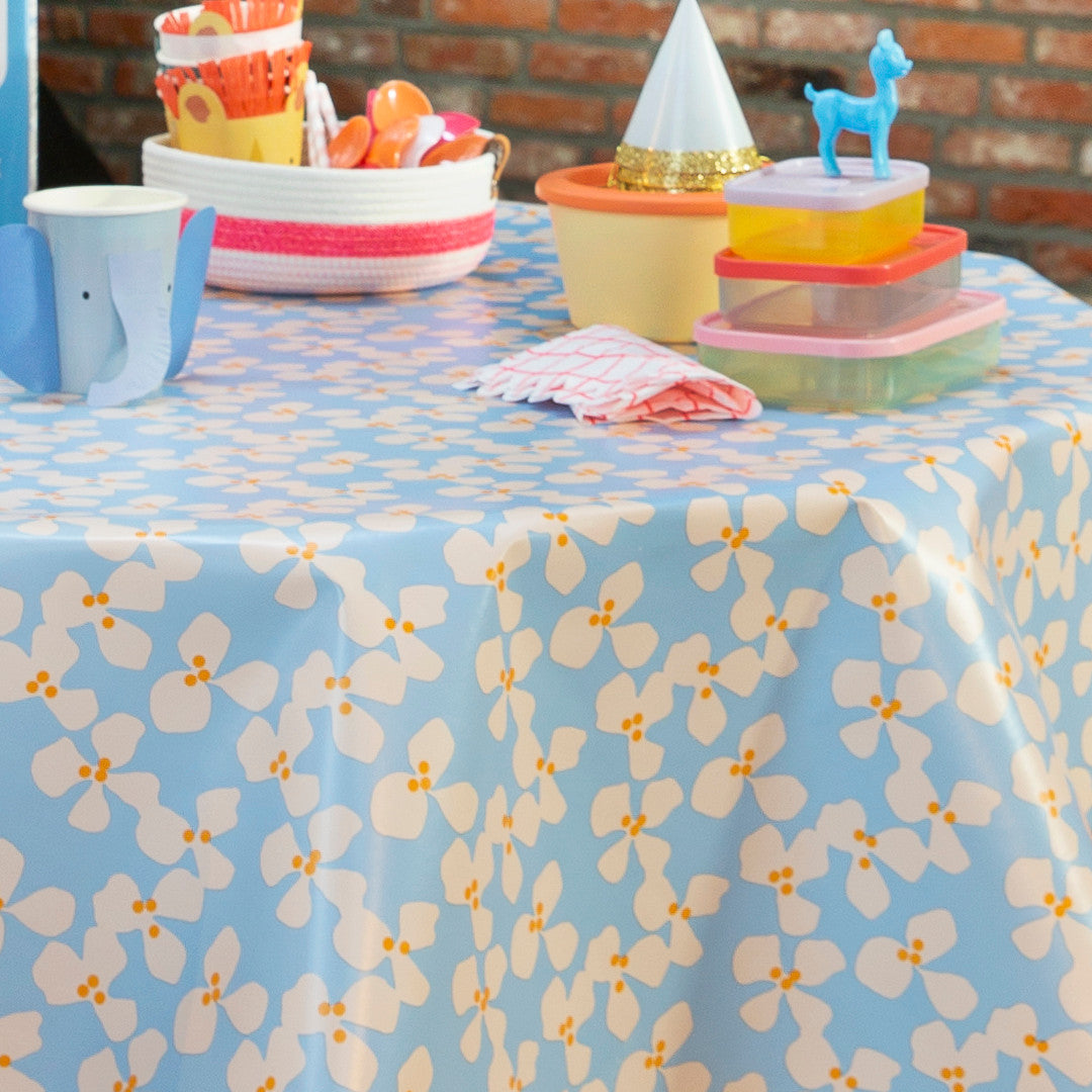 Poppy Baby Blue - Rund voksdug med frisk og legende design