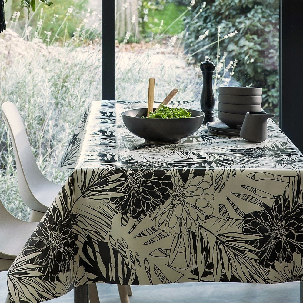 Lola voksdug, Lush Black & White