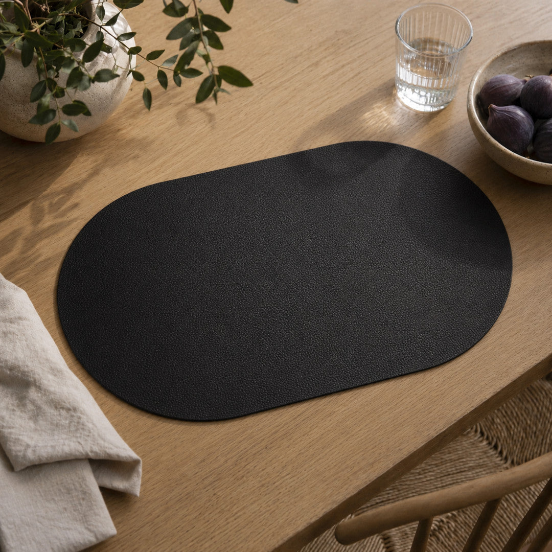 Moon oval dækkeserviet i kunstlæder – Black/Light grey – 30 x 45 cm, forside