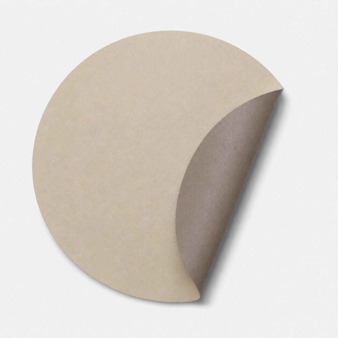 Moon rund dækkeserviet i kunstlæder – Beige/Sand– Ø38 cm