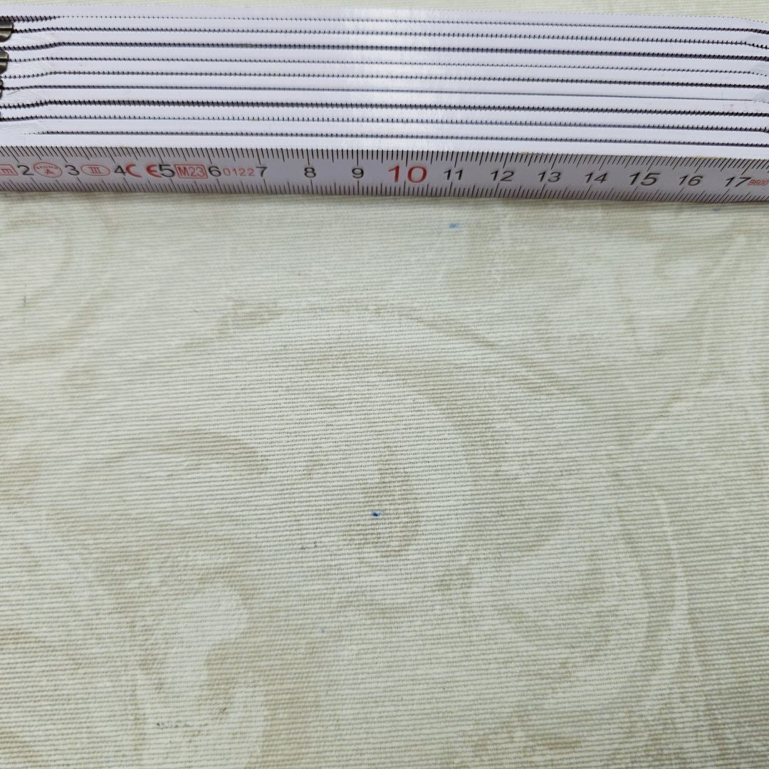 2. SORTERING - Nedilko - Lys akryldug med diskret mønster af humleornamenter