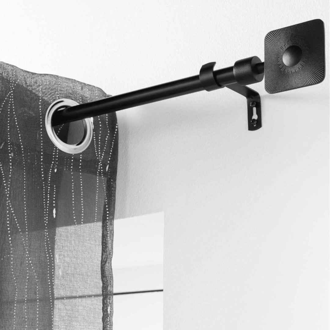 Sarita Sort – Justerbar Gardinstang 120–210 cm, ophæng