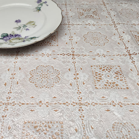 Shiny White Lace - Blondevoksdug med skinnende overflade