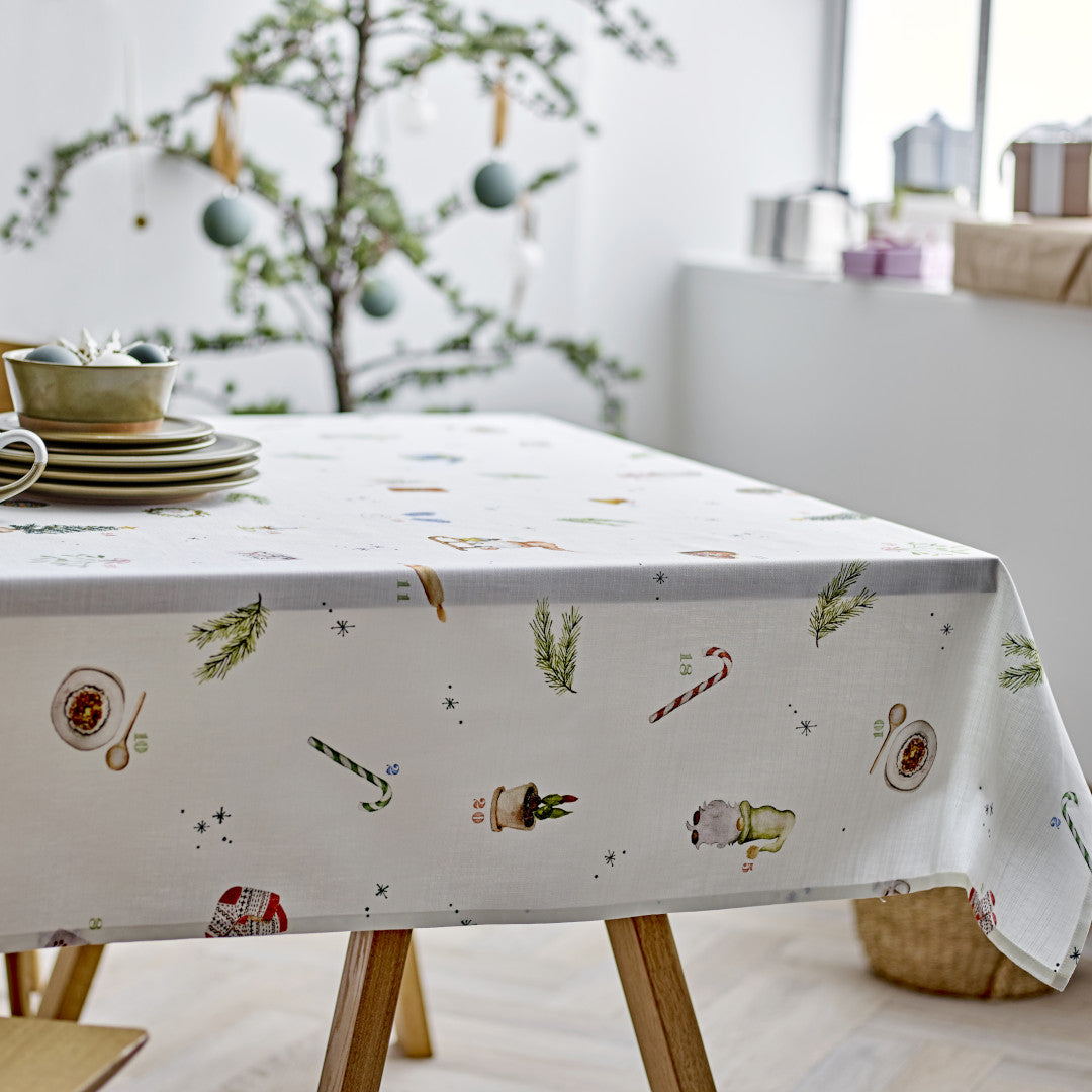 Södahl Christmas Days juledug i festligt miljø med juledekorationer 140x250