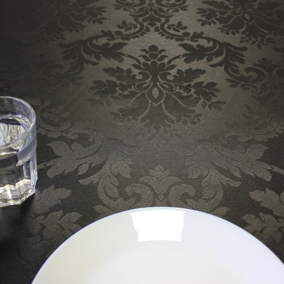 LÆNGDE: 2,2 meter - Versailles Black - Sort jacquardvævet akryldug med humleornamenter, 180 cm bred