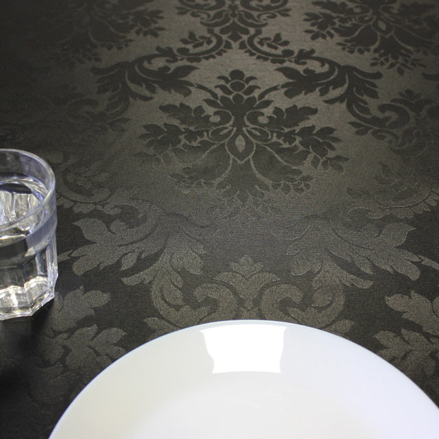 Versailles Black - Sort jacquardvævet akryldug med humleornamenter
